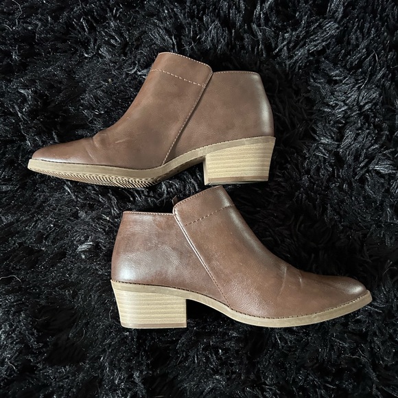 Time and Tru Ankle Boot - Picture 4 of 5